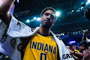 PG游戏-西亚卡姆连续十场比赛得分超过赛况扑朔迷离，快船挑战极限！的简单介绍