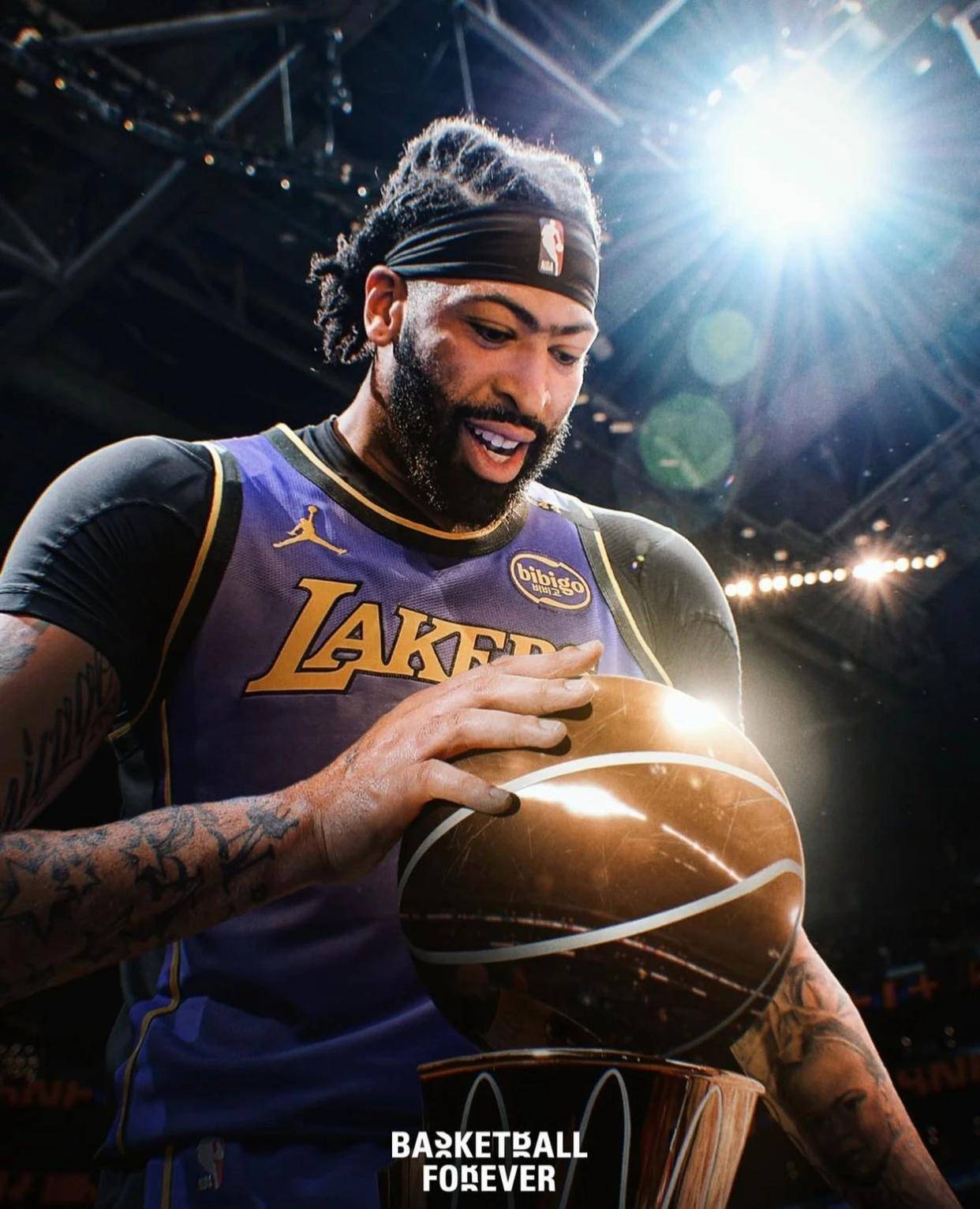 关于浓眉哥迎来十二赛季高光表现，皇家马德里球迷沸腾！的信息