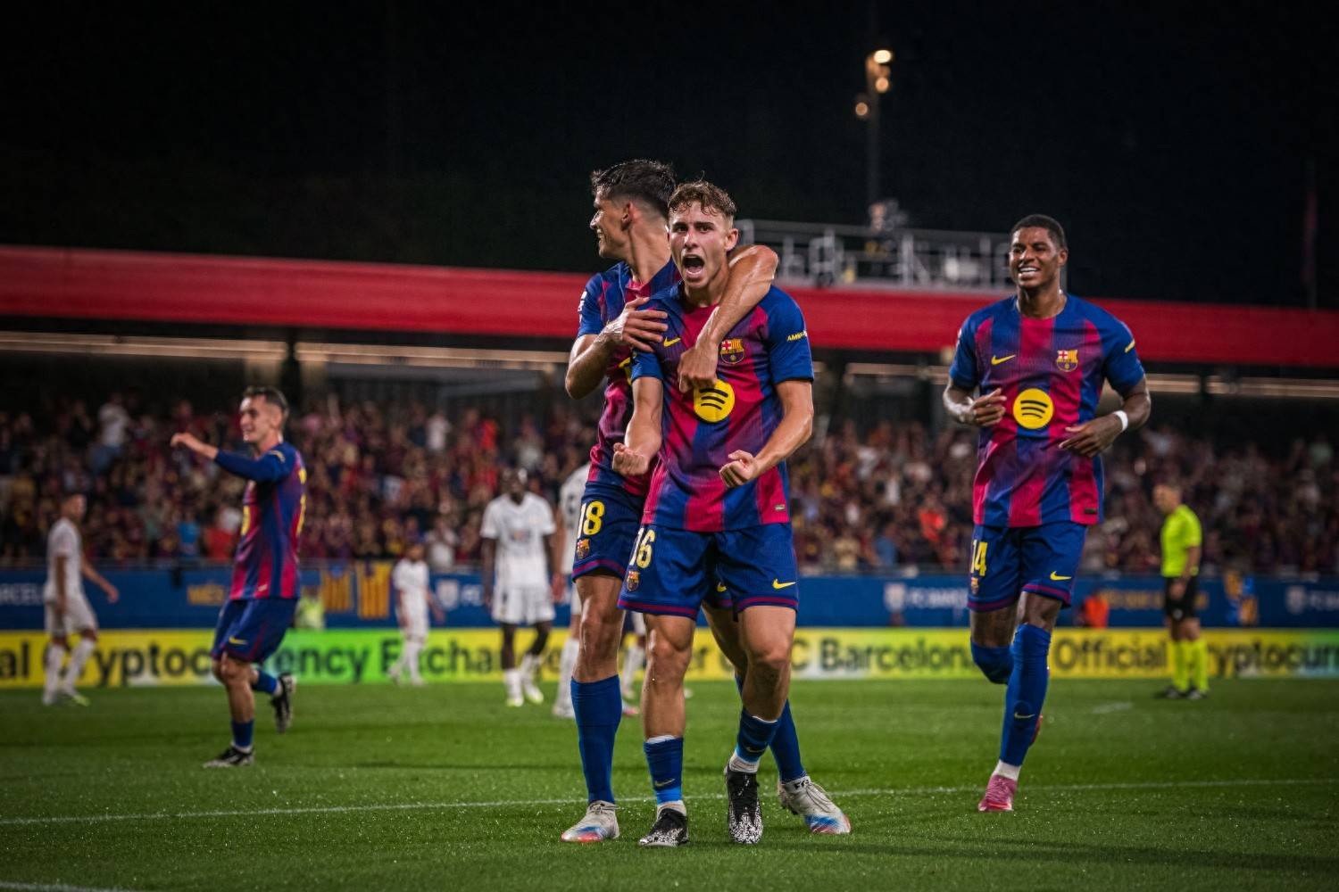 关于莱万多夫斯基连续二十场比赛得分超过精彩发挥，巴塞罗那挑战极限！的信息