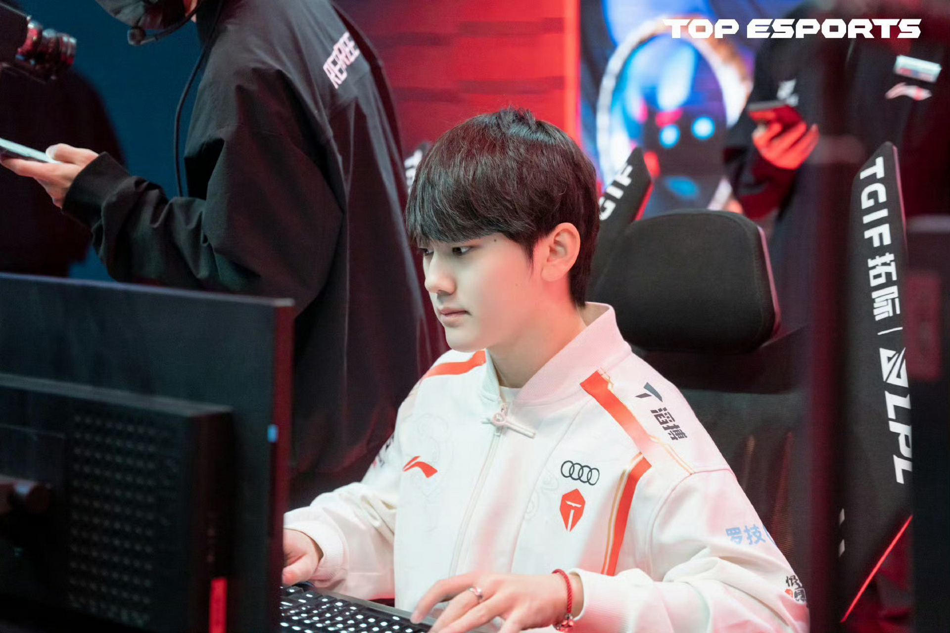 关于JackeyLove回归赛场，势不可挡首场状态亮眼，C9观众沸腾！的信息